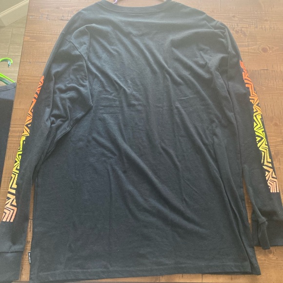 Like New Billabong Surf Long Sleeve - Picture 6 of 6